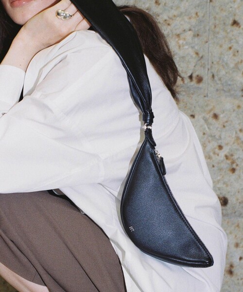 ADAM ET ROPE'(アダムエロペ)の「【PFT】Tori Clutch Bag(クラッチバッグ・レディース・ブラック/ベージュ・FREE)」の1枚目の写真