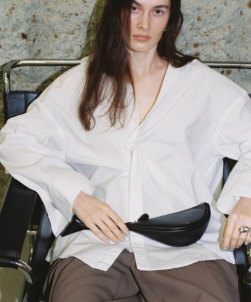 ADAM ET ROPE'(アダムエロペ)の「【PFT】Tori Clutch Bag(クラッチバッグ・レディース・ブラック/ベージュ・FREE)」の5枚目の写真