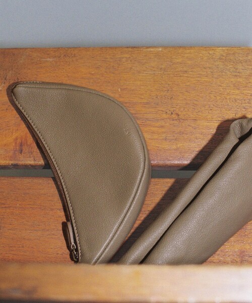 ADAM ET ROPE'(アダムエロペ)の「【PFT】Tori Clutch Bag(クラッチバッグ・レディース・ブラック/ベージュ・FREE)」の6枚目の写真