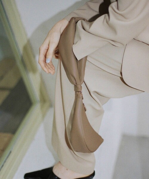 ADAM ET ROPE'(アダムエロペ)の「【PFT】Tori Clutch Bag(クラッチバッグ・レディース・ブラック/ベージュ・FREE)」の7枚目の写真