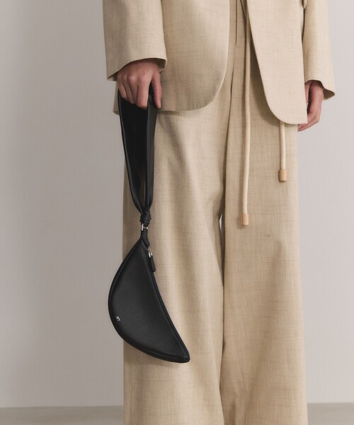 ADAM ET ROPE'(アダムエロペ)の「【PFT】Tori Clutch Bag(クラッチバッグ・レディース・ブラック/ベージュ・FREE)」の9枚目の写真