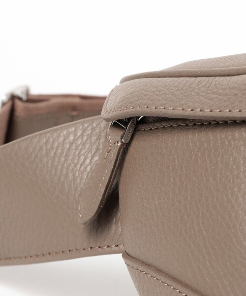 PELLE MORBIDA（ペッレモルビダ）の「PELLE MORBIDA / レザー ウエストバッグ（トートバッグ・メンズ・ブラウン系その他2/ブラック・ONE SIZE）」の7枚目の写真