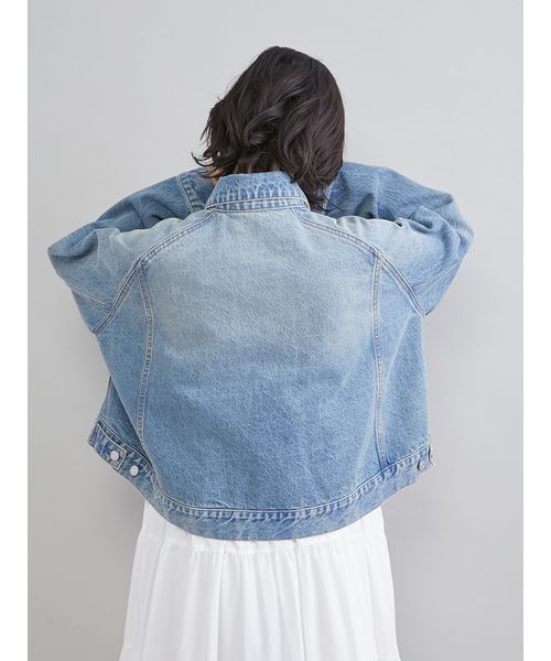 Mila Owen（ミラオーウェン）の「フレアＧジャン（デニムジャケット・レディース・ブルー/ライトブルー/アイボリー・F）」の4枚目の写真