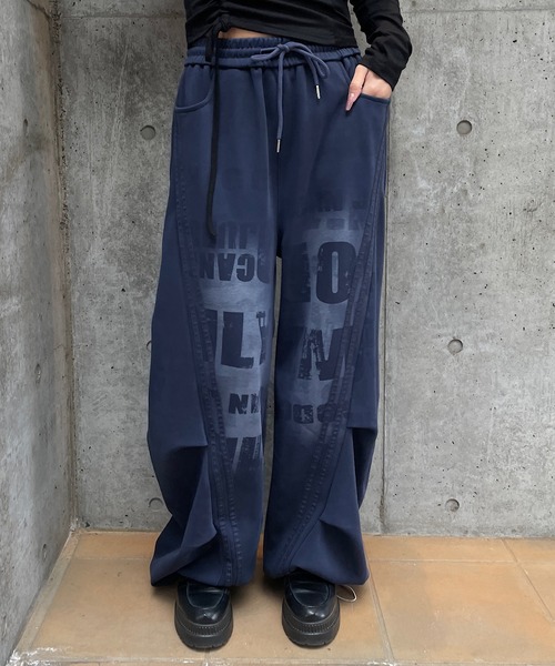 ROGER AND RAW(ロジャーアンドロウ)の「スプレープリントワイドカーブパンツ(スウェットパンツ・レディース・ネイビー/ブラック・FREE)」の21枚目の写真
