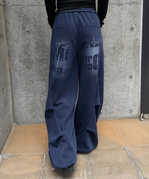 ROGER AND RAW(ロジャーアンドロウ)の「スプレープリントワイドカーブパンツ(スウェットパンツ・レディース・ネイビー/ブラック・FREE)」の18枚目の写真