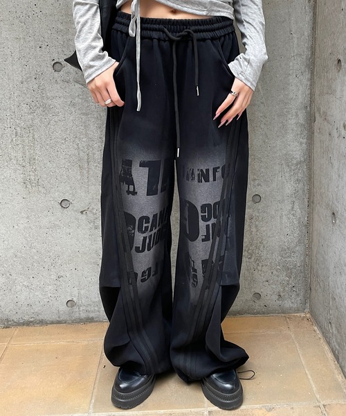 ROGER AND RAW(ロジャーアンドロウ)の「スプレープリントワイドカーブパンツ(スウェットパンツ・レディース・ネイビー/ブラック・FREE)」の4枚目の写真