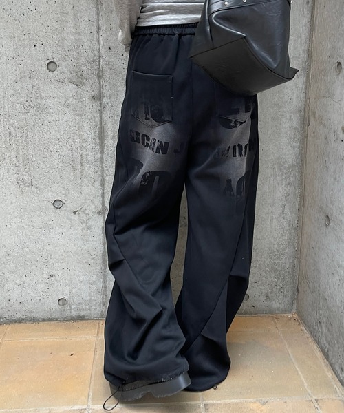 ROGER AND RAW(ロジャーアンドロウ)の「スプレープリントワイドカーブパンツ(スウェットパンツ・レディース・ネイビー/ブラック・FREE)」の5枚目の写真