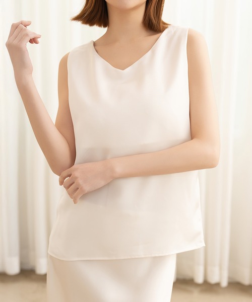 by LEGNA(バイレグナ)の「サテン2wayネックタンク(タンクトップ・レディース・ベージュ系その他/ライトベージュ/グレイッシュベージュ/ブラック/クリーム・LARGE/MEDIUM)」の16枚目の写真