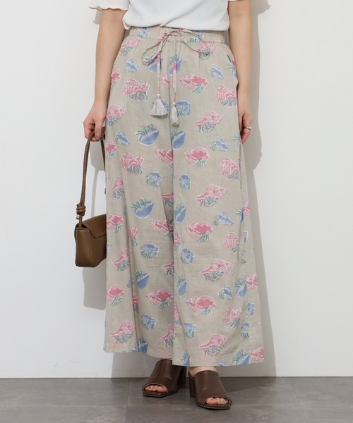 KILKI(キルキー)の「kilki ヤドカリプリントイージーワイドパンツ(その他パンツ・レディース・グレイッシュベージュ/ネイビー系・ONESIZE)」の3枚目の写真