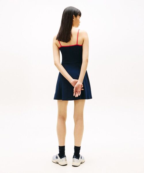 tommy jeans(トミー ジーンズ)の「【ウォニョン着用】フィットアンドフレアストラップバッジワンピース(ワンピース・レディース・マルチ・MEDIUM/SMALL/X-SMALL)」の5枚目の写真
