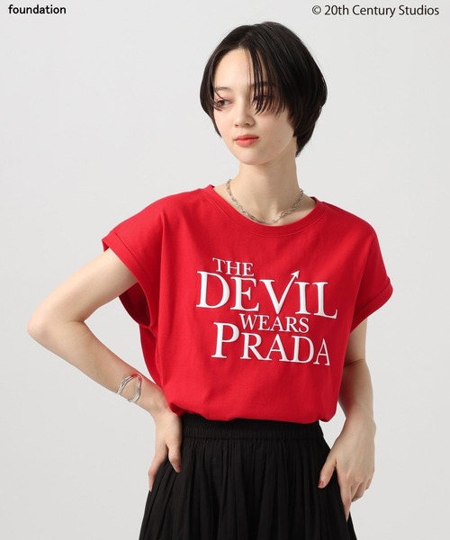 BAYFLOW(ベイフロー)の「【プラダを着た悪魔】フレンチスリーブTシャツ(Tシャツ/カットソー・レディース・シルバーグレー/オフホワイト/レッド・FREE)」の3枚目の写真