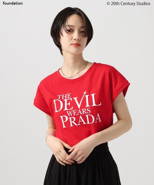 BAYFLOW(ベイフロー)の「【プラダを着た悪魔】フレンチスリーブTシャツ(Tシャツ/カットソー・レディース・シルバーグレー/オフホワイト/レッド・FREE)」の4枚目の写真