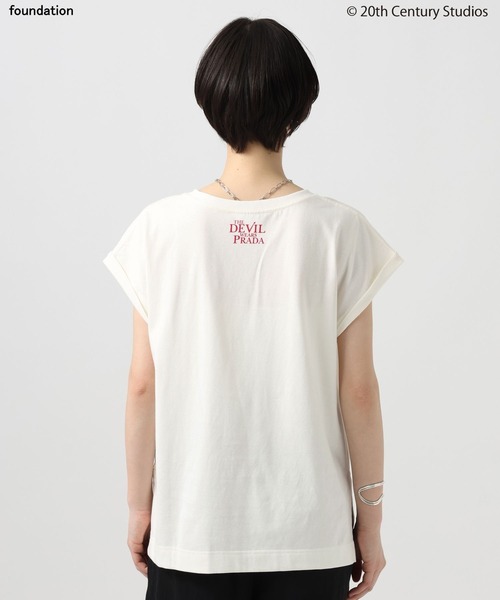 BAYFLOW(ベイフロー)の「【プラダを着た悪魔】フレンチスリーブTシャツ(Tシャツ/カットソー・レディース・シルバーグレー/オフホワイト/レッド・FREE)」の8枚目の写真
