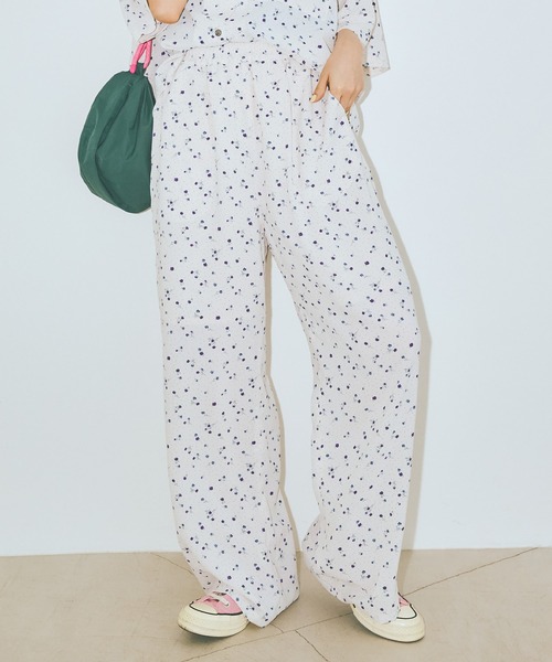 COLORME(カラーミー)の「【AKB48 伊藤百花 着用】小花柄イージーパンツ(その他パンツ・レディース・ホワイト/ブラック・FREE)」の2枚目の写真