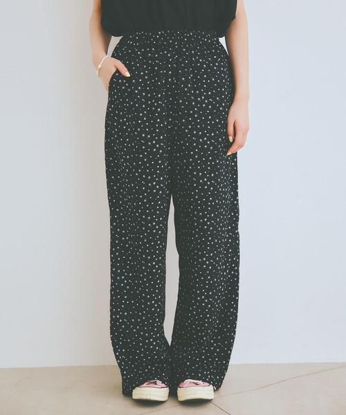 COLORME(カラーミー)の「【AKB48 伊藤百花 着用】小花柄イージーパンツ(その他パンツ・レディース・ホワイト/ブラック・FREE)」の1枚目の写真