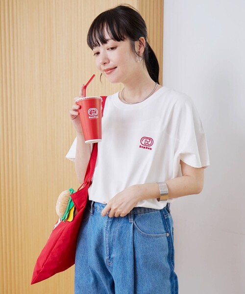 coen(コーエン)の「【DOMDOM(ドムドム)×coen】ワンポイント刺繍フットボールTシャツ(Tシャツ/カットソー・レディース・ナチュラル/オフホワイト/ダークグレー/レッド・M/L)」の7枚目の写真