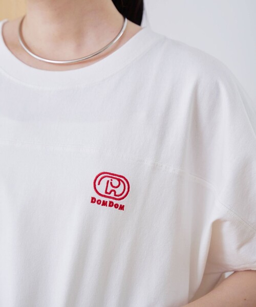 coen(コーエン)の「【DOMDOM(ドムドム)×coen】ワンポイント刺繍フットボールTシャツ(Tシャツ/カットソー・レディース・ナチュラル/オフホワイト/ダークグレー/レッド・M/L)」の9枚目の写真