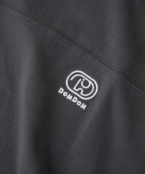 coen(コーエン)の「【DOMDOM(ドムドム)×coen】ワンポイント刺繍フットボールTシャツ(Tシャツ/カットソー・レディース・ナチュラル/オフホワイト/ダークグレー/レッド・M/L)」の11枚目の写真