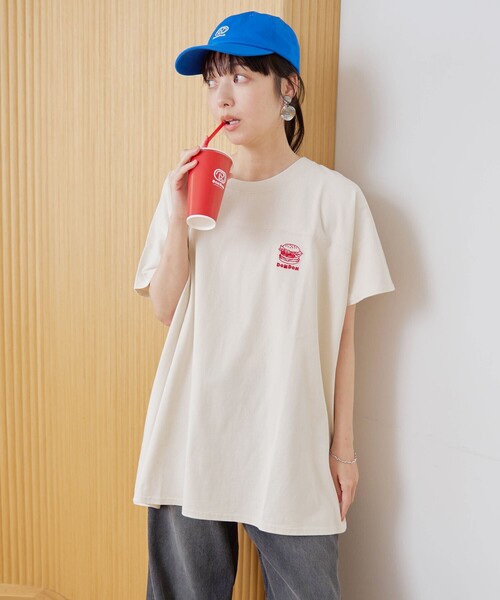 coen(コーエン)の「【DOMDOM(ドムドム)×coen】ワンポイント刺繍フットボールTシャツ(Tシャツ/カットソー・レディース・ナチュラル/オフホワイト/ダークグレー/レッド・M/L)」の17枚目の写真