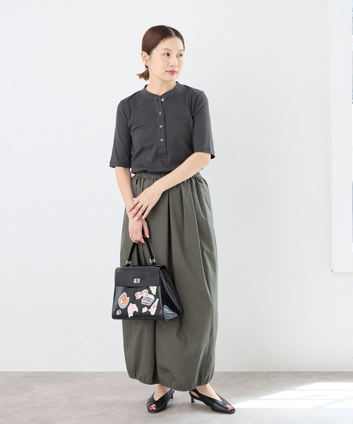 IENA(イエナ)の「ワイドリブヘンリープルオーバー(Tシャツ/カットソー・レディース・チャコールグレー/キャメル・FREE)」の3枚目の写真