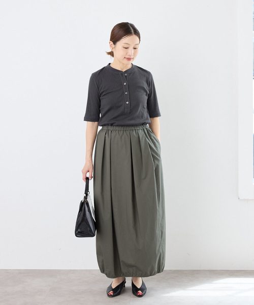 IENA(イエナ)の「ワイドリブヘンリープルオーバー(Tシャツ/カットソー・レディース・チャコールグレー/キャメル・FREE)」の10枚目の写真