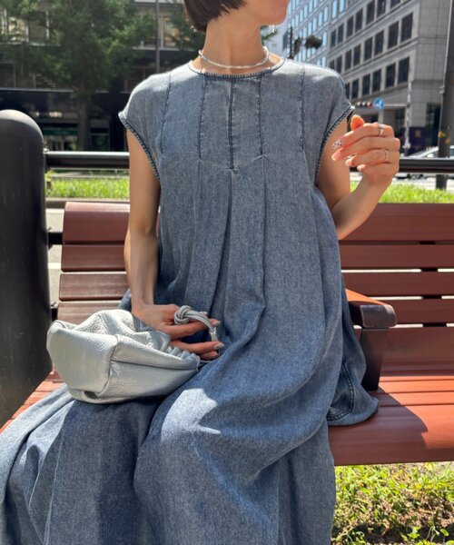 Jena espace merveilleux(ジェナ エスパスメルヴェイユ)の「テンセルデニムフレンチワンピ(ワンピース・レディース・ブラック/ブルー・FREE)」の2枚目の写真