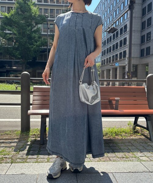 Jena espace merveilleux(ジェナ エスパスメルヴェイユ)の「テンセルデニムフレンチワンピ(ワンピース・レディース・ブラック/ブルー・FREE)」の6枚目の写真