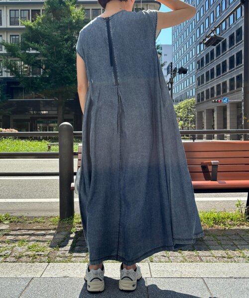 Jena espace merveilleux(ジェナ エスパスメルヴェイユ)の「テンセルデニムフレンチワンピ(ワンピース・レディース・ブラック/ブルー・FREE)」の5枚目の写真