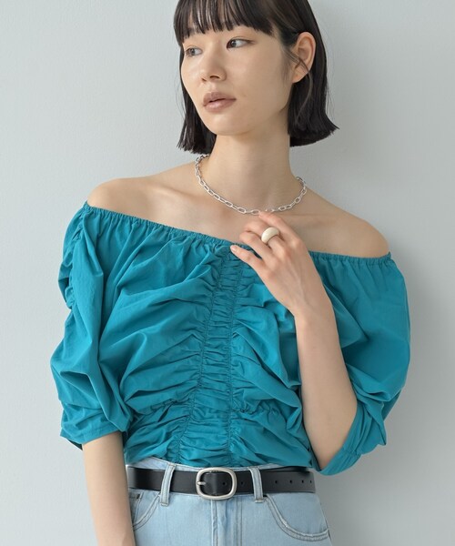 GALLEST(ギャレスト)の「シャーリングオフショルブラウス(シャツ/ブラウス・レディース・ブラック/ホワイト/ブルーグリーン・38)」の22枚目の写真