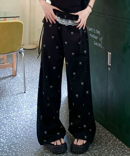 AVYL（アヴィル）の「ミニリボン総柄ワイドイージーパンツ（その他パンツ・レディース・ブラック/ホワイト・M）」の5枚目の写真