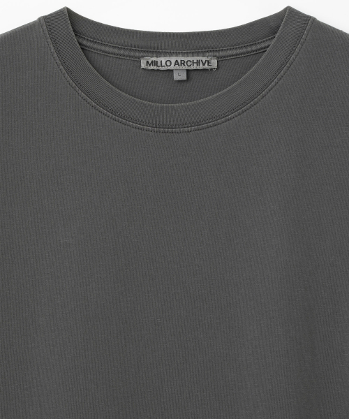 Millo Archive（ミロ アーカイブ）の「エッセンシャルピグメントダイTシャツ[チャコール]（Tシャツ/カットソー・メンズ・その他・SMALL/MEDIUM/LARGE/X-LARGE）」の2枚目の写真