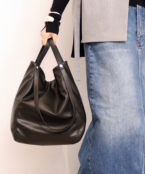 cache cache(カシュ カシュ)の「カシュカシュ cachecache / ソフト合皮2wayトート(トートバッグ・レディース・ベージュ系その他/ブラック・FREE)」の2枚目の写真