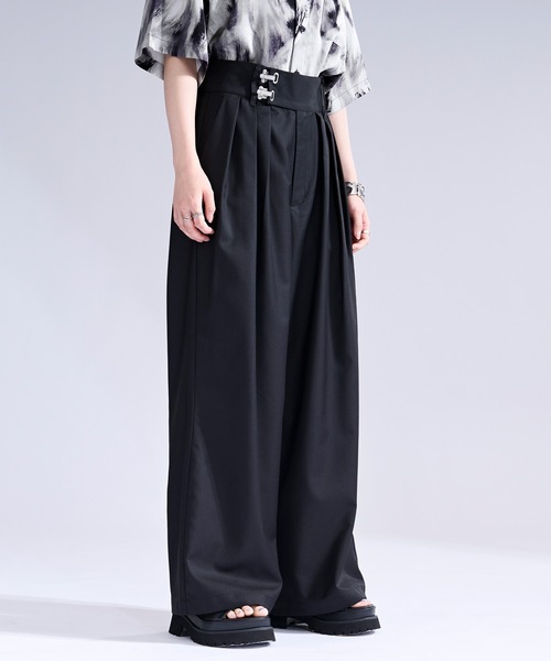 Ellno Loset(エルノロゼット)の「トグルロックタックワイドパンツ/SETUP対応(スラックス・メンズ・ブラック/ワインレッド・SMALL/X-SMALL/LARGE/MEDIUM)」の5枚目の写真