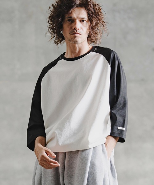 GLIMCLAP(グリムクラップ)の「mlt5758-Smooth Jersey 3-4 Sleeve Raglan T-shirt 7分袖ラグランTシャツ(211-020-gla-cg)(Tシャツ/カットソー・メンズ・チャコールグレー×ブラック/ホワイト×ブラック/ネイビー系・S/L/M)」の2枚目の写真