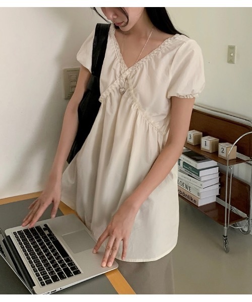 Didot.showroom(ディドット ショールーム)の「コットンレースパフブラウス(シャツ/ブラウス・レディース・クリーム/ブラック・FREE)」の13枚目の写真