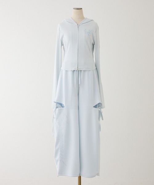one after another NICE CLAUP(ワンアフターアナザーナイスクラップ)の「【UVカット/接触冷感/セットアップ可能/パンツ別売り】刺しゅうパーカー(パーカー・レディース・ピンク/サックスブルー/オフホワイト/ブラック・FREE)」の11枚目の写真