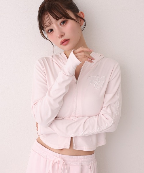one after another NICE CLAUP(ワンアフターアナザーナイスクラップ)の「【UVカット/接触冷感/セットアップ可能/パンツ別売り】刺しゅうパーカー(パーカー・レディース・ピンク/サックスブルー/オフホワイト/ブラック・FREE)」の17枚目の写真