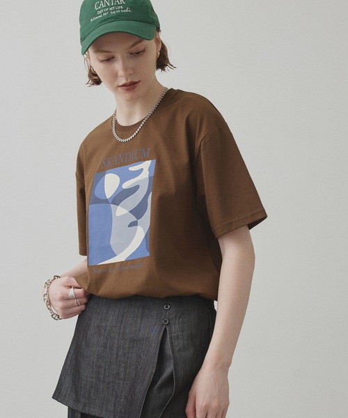 uchi.(ウチ)の「グラフィックデザインプリント半袖Tシャツ(Tシャツ/カットソー・レディース・ブラウン/オフホワイト/サックスブルー・FREE)」の21枚目の写真