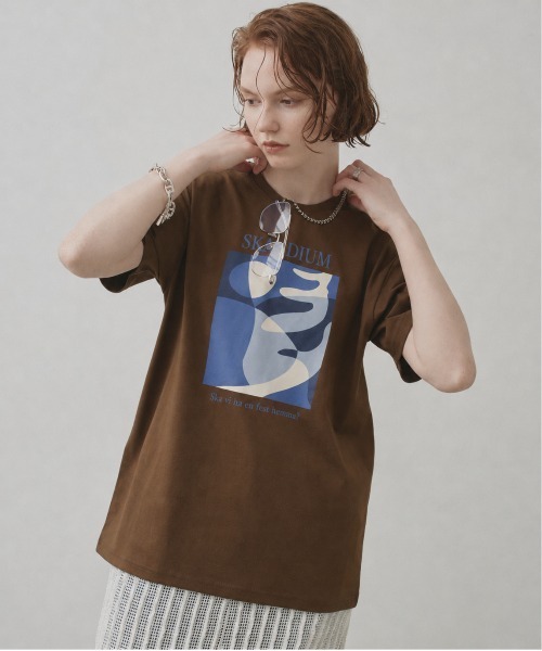uchi.(ウチ)の「グラフィックデザインプリント半袖Tシャツ(Tシャツ/カットソー・レディース・ブラウン/オフホワイト/サックスブルー・FREE)」の7枚目の写真