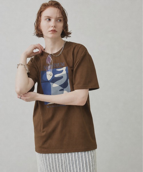 uchi.(ウチ)の「グラフィックデザインプリント半袖Tシャツ(Tシャツ/カットソー・レディース・ブラウン/オフホワイト/サックスブルー・FREE)」の8枚目の写真