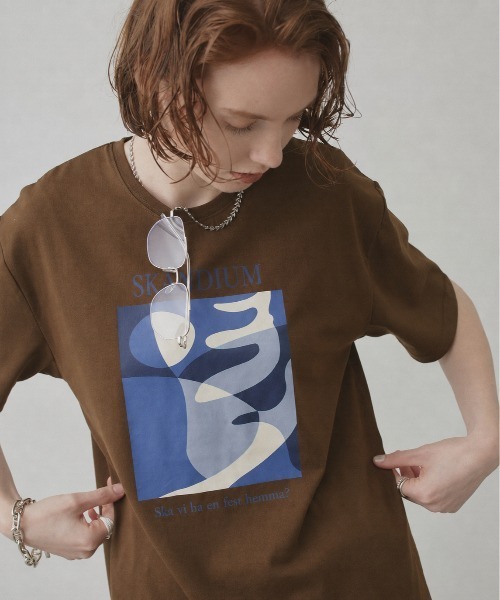 uchi.(ウチ)の「グラフィックデザインプリント半袖Tシャツ(Tシャツ/カットソー・レディース・ブラウン/オフホワイト/サックスブルー・FREE)」の10枚目の写真