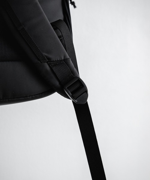 patagonia（パタゴニア）の「Patagonia ATOM DAY PACK 24L ワンポイントロゴバックパック リュックサック（バックパック/リュック・メンズ・ダークブルー/マジェンタ/ブルー/ブラック・FREE）」の5枚目の写真