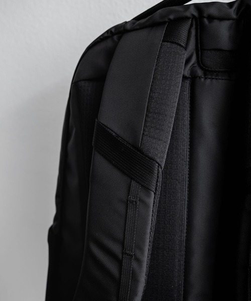 patagonia（パタゴニア）の「Patagonia ATOM DAY PACK 24L ワンポイントロゴバックパック リュックサック（バックパック/リュック・メンズ・ダークブルー/マジェンタ/ブルー/ブラック・FREE）」の6枚目の写真