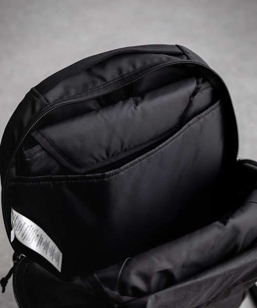 patagonia（パタゴニア）の「Patagonia ATOM DAY PACK 24L ワンポイントロゴバックパック リュックサック（バックパック/リュック・メンズ・ダークブルー/マジェンタ/ブルー/ブラック・FREE）」の10枚目の写真