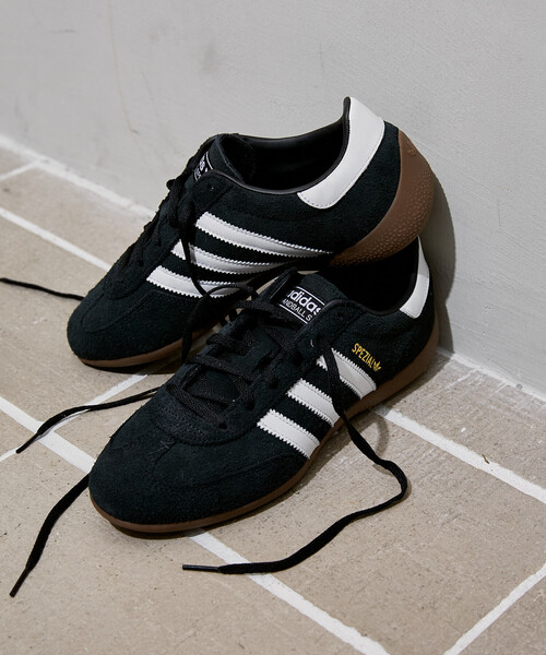 adidas（アディダス）の「adidas/アディダス HANDBALL SPEZIAL LO PRO W/ハンドボール スペツィアル ロー プロ ウィメンズ[23.0~25.0cm展開]　限定展開（スニーカー・レディース・ブラック・25.0cm/23.0cm/24.0cm）」の2枚目の写真