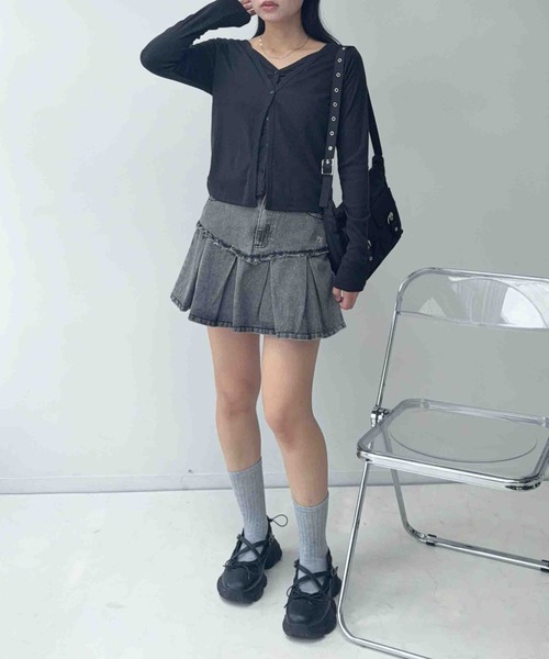 AS KNOW AS plus(アズノゥアズプラス)の「☆UVカット レイヤード風Vネックカーディガン(カーディガン/ボレロ・レディース・グレー/アイボリー/ブラウン/ブラック・FREE)」の12枚目の写真