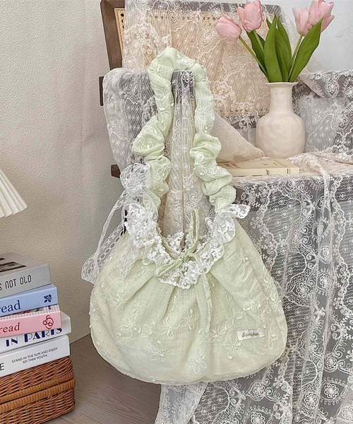 VIBGYOR(ヴィブジョー)の「Liaa/フラワーレース刺繍 フリルハンドルショルダーバッグ A18846(ショルダーバッグ・レディース・グリーン/ホワイト・FREE)」の1枚目の写真