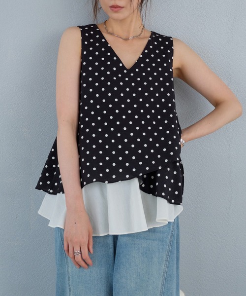 murea(ミュレア)の「ドット柄Vネックペプラムヘムノースリーブトップス(シャツ/ブラウス・レディース・ブラック/アイボリー・FREE)」の12枚目の写真
