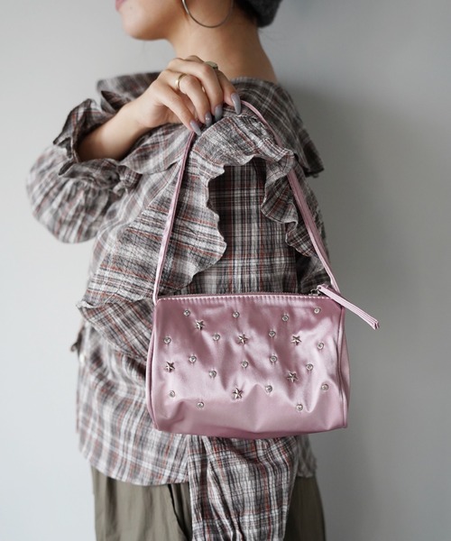 SANSeLF(サンセルフ)の「【SANSeLF】スタースタッズサテンミニバッグ saa26a027(ハンドバッグ・レディース・ブラック/ピンク・FREE)」の4枚目の写真