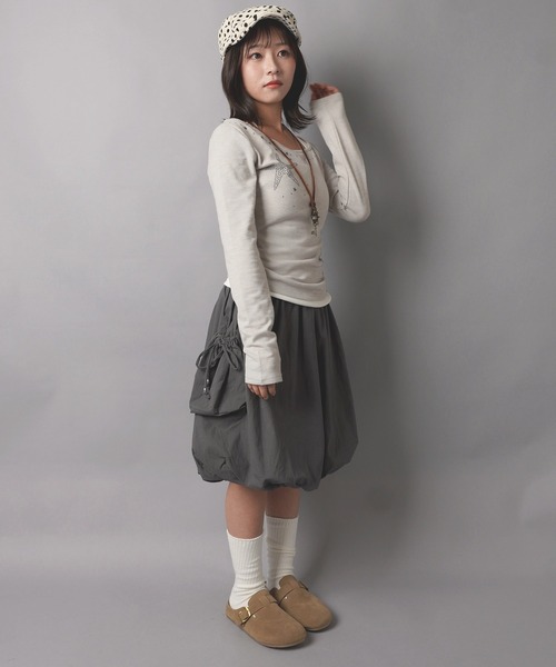SPINNS(スピンズ)の「レイヤード風長袖カットソー/ヒトデ/NEO森ガール(Tシャツ/カットソー・レディース・オフホワイト/ブラック/グレイッシュベージュ・ONESIZE)」の8枚目の写真